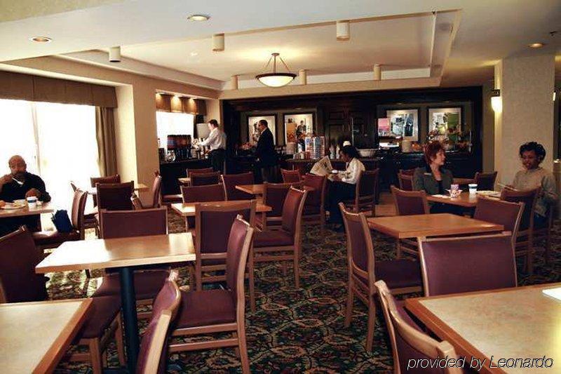 亚特兰大佩利梅特中心希尔顿恒庭酒店 桑迪斯普林斯 餐厅 照片